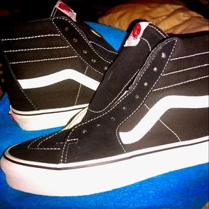 NWOT Vans Sneakers (mens)